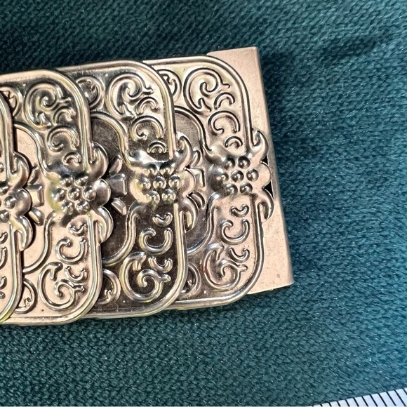 VINTAGE 70’s STYLE PRESSED METAL ARTICULATED BELT ONYX MEDALLION - Picture 4 of 9